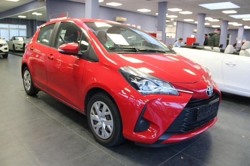 Rot Gebraucht 2020 Toyota Yaris Comfort Limousine | 12.980 € (Guter Preis) - Bild 1/4