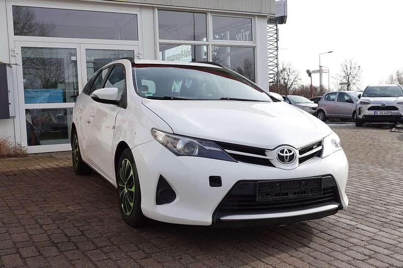 Gebraucht Toyota Auris Comfort 90 PS (66 kW) 2015 Schneeweiß Kombi