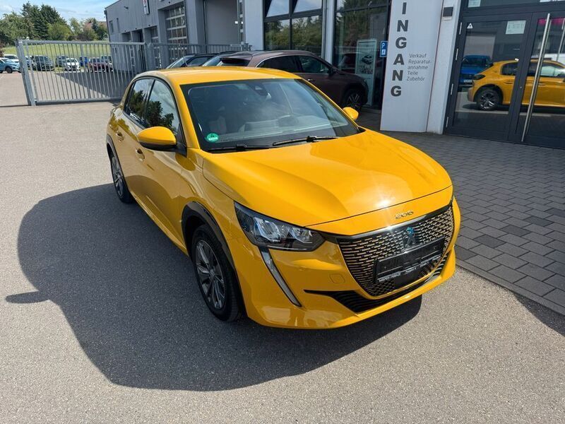 Gelb Gebraucht 2021 Peugeot e-208 Allure Kleinwagen | 16.400 € (Guter Preis) - Bild 1/4
