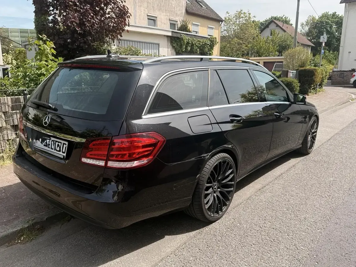 Gebraucht Mercedes E300 231 PS (169 kW) 2013 Schwarz Kombi