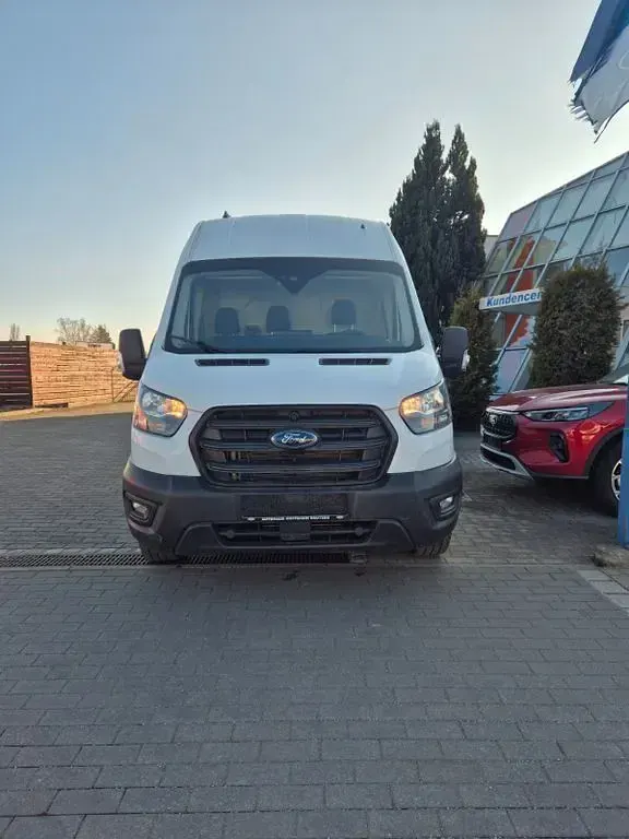Używany Ford Transit Trend 131 KM (96 kW) 2024 Biały Sedan/Limuzyna