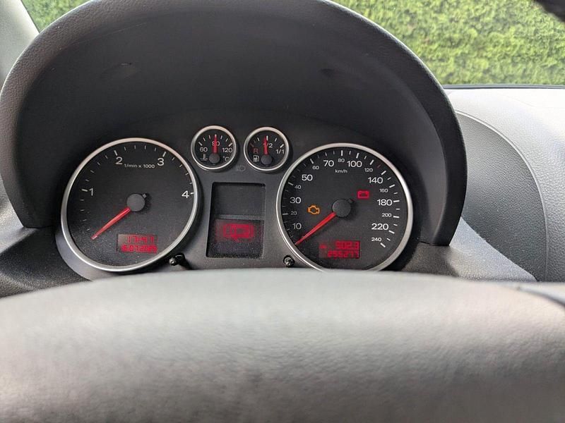 Second-hand Audi A2 75 CP (55 kW) 2005 Argintiu Hatchback