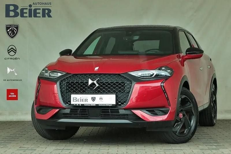 Rot (rubirotmetallic) Gebraucht 2021 DS Automobiles DS3 Crossback E-Tense Performance Line Plus SUV | 16.980 € (Fairer Preis) - Bild 1/4