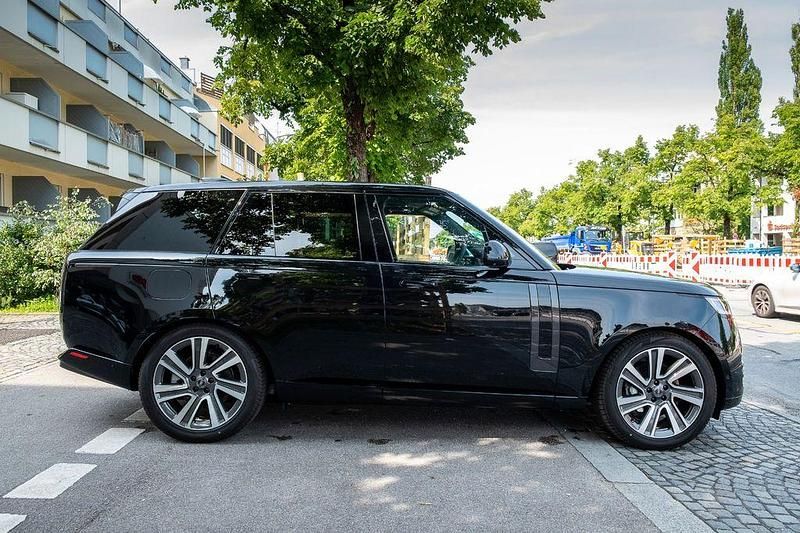 Gebraucht Land Rover Range Rover 400 PS (294 kW) 2024 Santorini black SUV