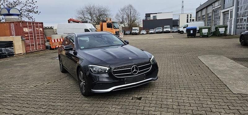 Gebraucht Mercedes E220 200 PS (147 kW) 2022 Schwarz Kombi