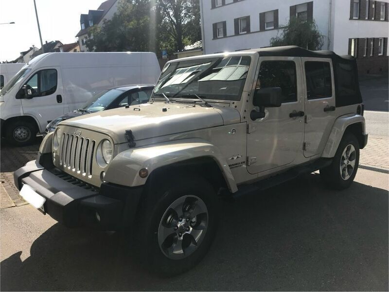 Grau Gebraucht 2018 Jeep Wrangler Unlimited Sahara SUV | 35.900 € (Fairer Preis) - Bild 1/4