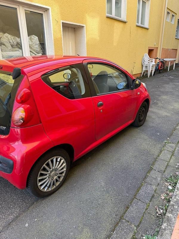 Gebraucht Peugeot 107 68 PS (50 kW) 2010 Rot Kleinwagen