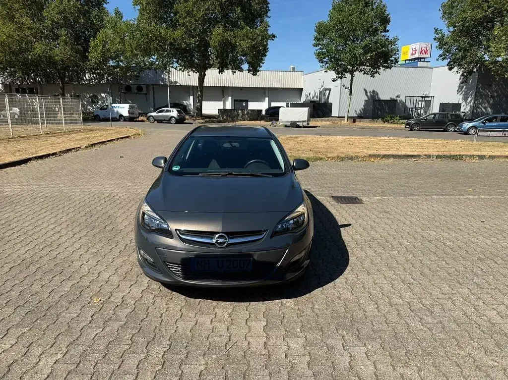 Gebraucht Opel Astra Edition 116 PS (85 kW) 2016 Grau Kombi