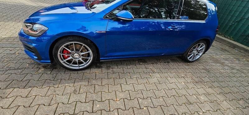 Blau Gebraucht 2017 VW Golf VII GTI Limousine | 18.999 € (Guter Preis) - Bild 1/4