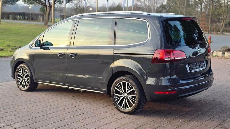 Gebraucht VW Sharan Allstar 150 PS (110 kW) 2016 Uranograu Van / Kleinbus