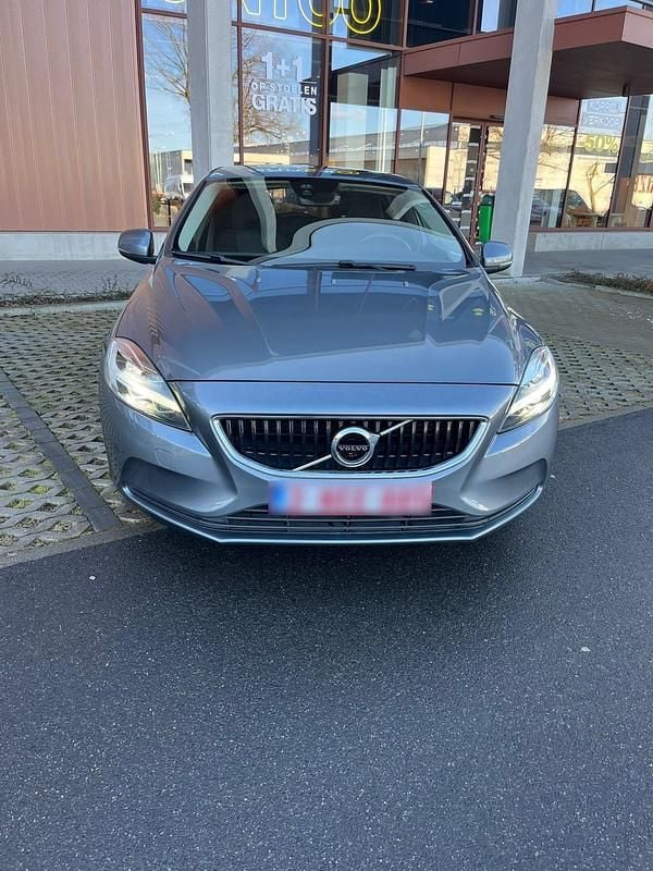 Second-hand Volvo V40 120 CP (88 kW) 2019 Gri Berlinǎ