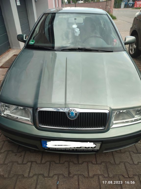 Grün Gebraucht 2002 Skoda Octavia Ambiente Limousine | 3.000 € (Teuer) - Bild 1/4