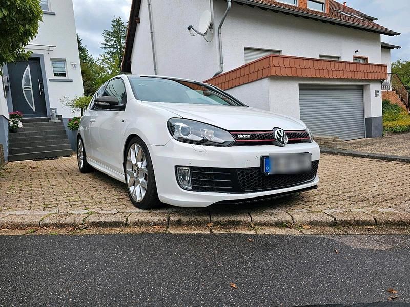 Weiß Gebraucht 2011 VW Golf VI Edition Limousine | 17.000 € - Bild 1/4