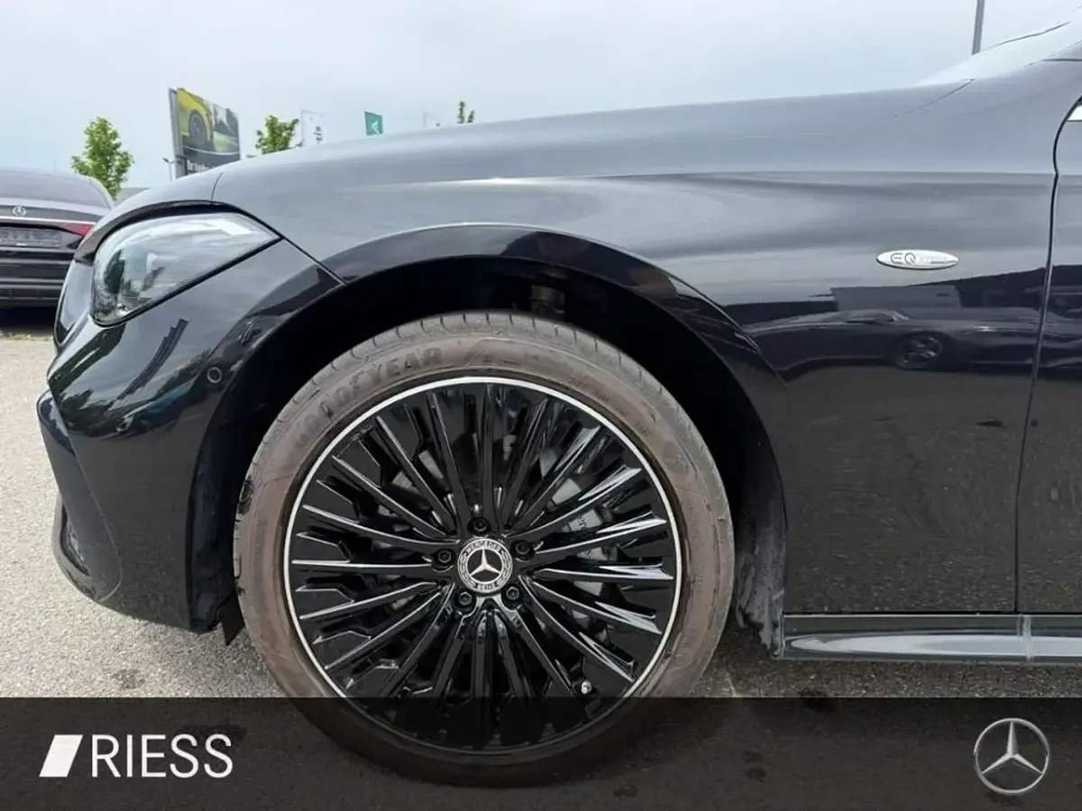 Gebraucht Mercedes CLE300 AMG 313 PS (230 kW) 2024 Metalliclack obsidianschwarz Coupé