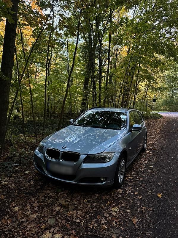 Gebraucht BMW 318 143 PS (105 kW) 2010 Blau Kombi