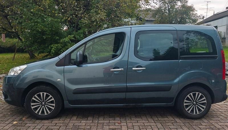 Gebraucht Peugeot TePee 110 PS (80 kW) 2012 Grau Kombi