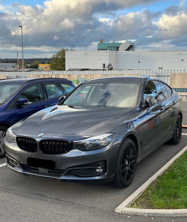 Grau Gebraucht 2019 BMW 320 Gran Turismo Performance Limousine | 19.969 € (Fairer Preis) - Bild 1/4