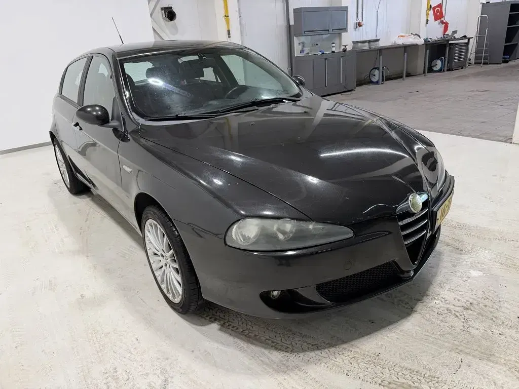 Gebraucht Alfa Romeo 147 120 PS (88 kW) 2006 Schwarz Kleinwagen