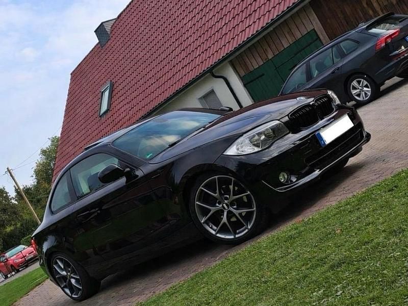 Gebraucht BMW 118 Performance 143 PS (105 kW) 2012 Schwarz Kleinwagen
