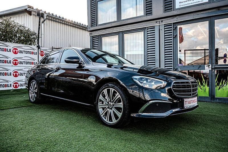 Schwarz Gebraucht 2021 Mercedes E300 Exclusive Limousine | 34.499 € (Teuer) - Bild 1/4