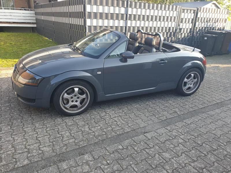Grau Gebraucht 2000 Audi TT Roadster Cabrio | 5.600 € (Fairer Preis) - Bild 1/4