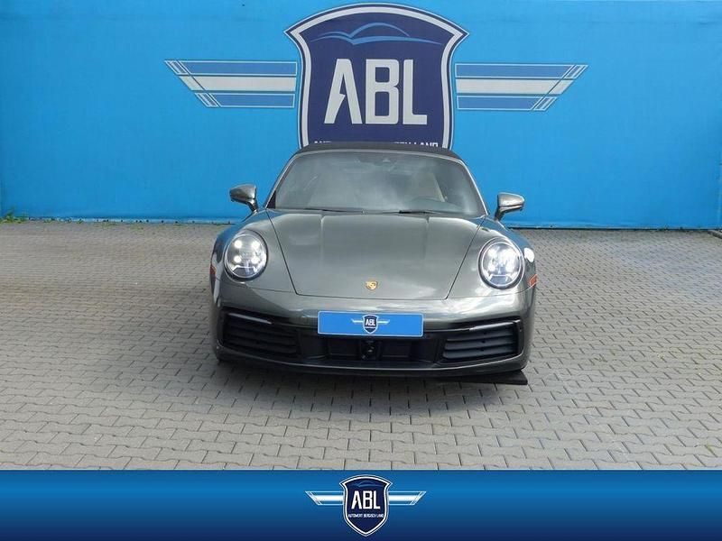 Grün Gebraucht 2021 Porsche 911 Carrera Cabriolet Cabrio | 125.990 € (Fairer Preis) - Bild 1/4