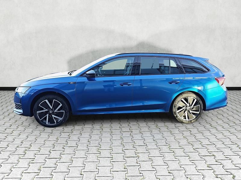 Neu Skoda Octavia SportLine 150 PS (110 kW) 2025 Raceblau metallic Kombi