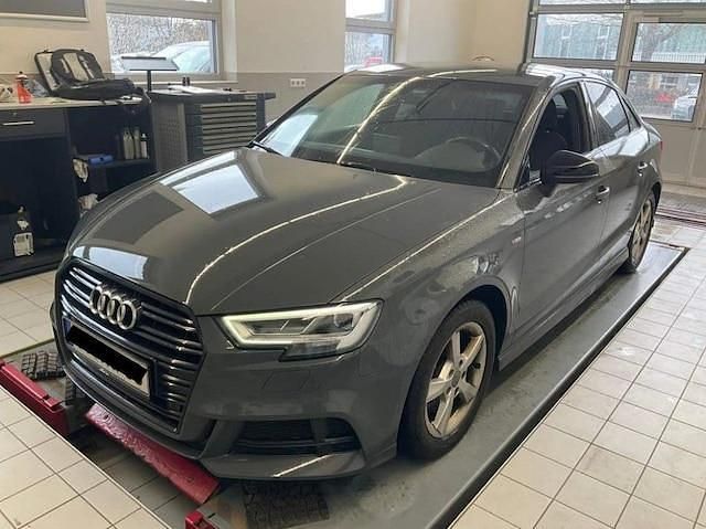 Gebraucht Audi A3 Sport 150 PS (110 kW) 2019 Grau Limousine