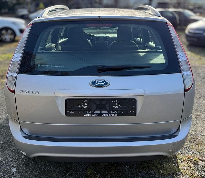 Gebraucht Ford Focus Titanium 101 PS (74 kW) 2010 Silber Kombi