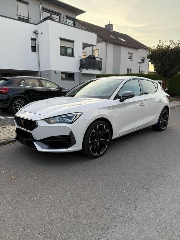 Weiß Gebraucht 2021 Cupra Leon Limousine | 21.650 € (Guter Preis) - Bild 1/4