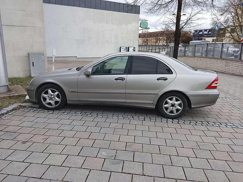 Gebraucht Mercedes C220 Classic 143 PS (105 kW) 2004 Silber Limousine