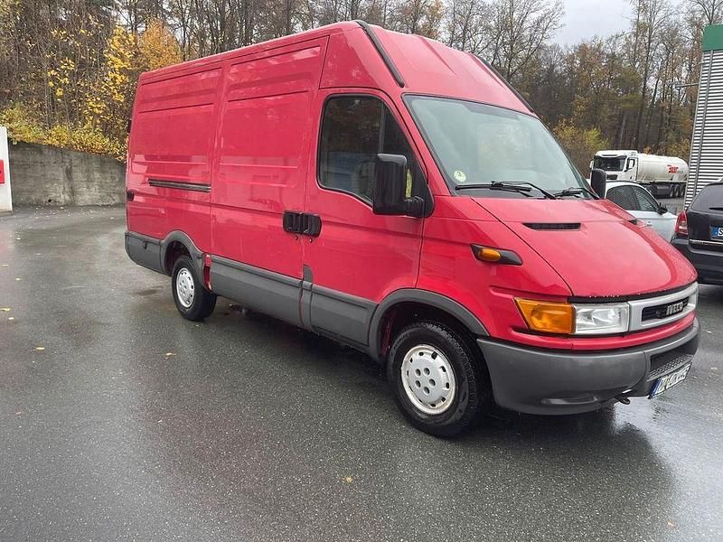 Gebraucht Iveco Daily 106 PS (77 kW) 2002 Rot Van / Kleinbus
