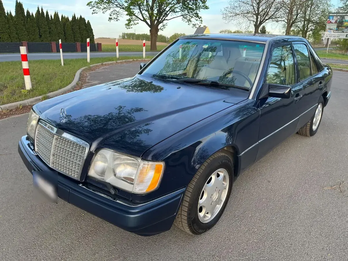 Gebraucht Mercedes E320 220 PS (161 kW) 1994 Blau Limousine
