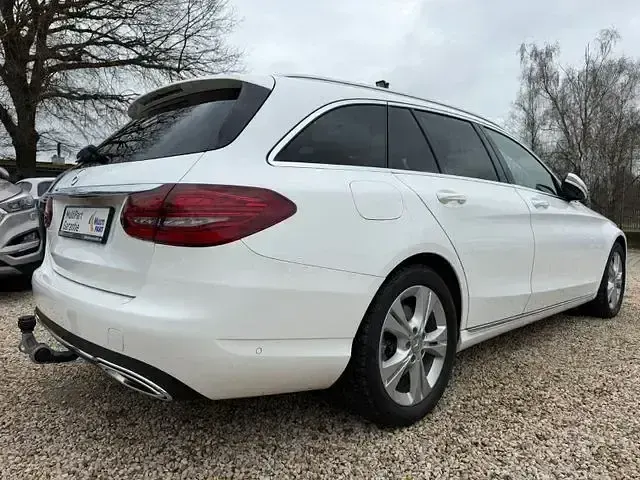 Gebraucht Mercedes C300 258 PS (189 kW) 2019 Weiss Limousine
