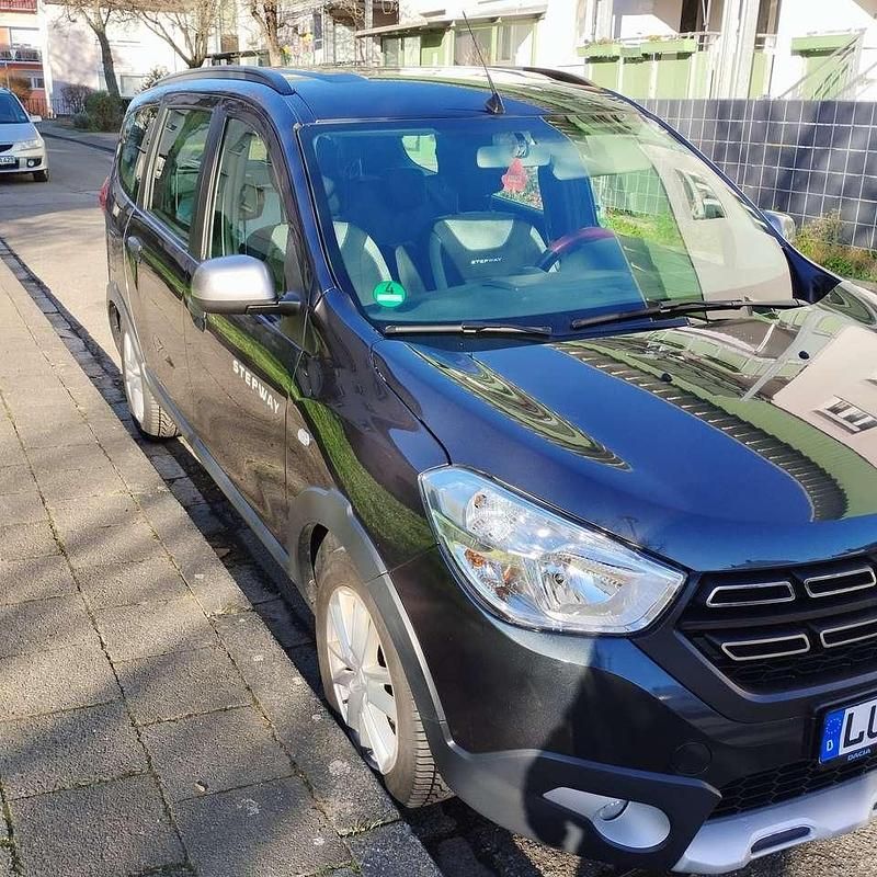 Schwarz Gebraucht 2021 Dacia Lodgy Stepway Van / Kleinbus | 10.500 € (Superpreis) - Bild 1/4