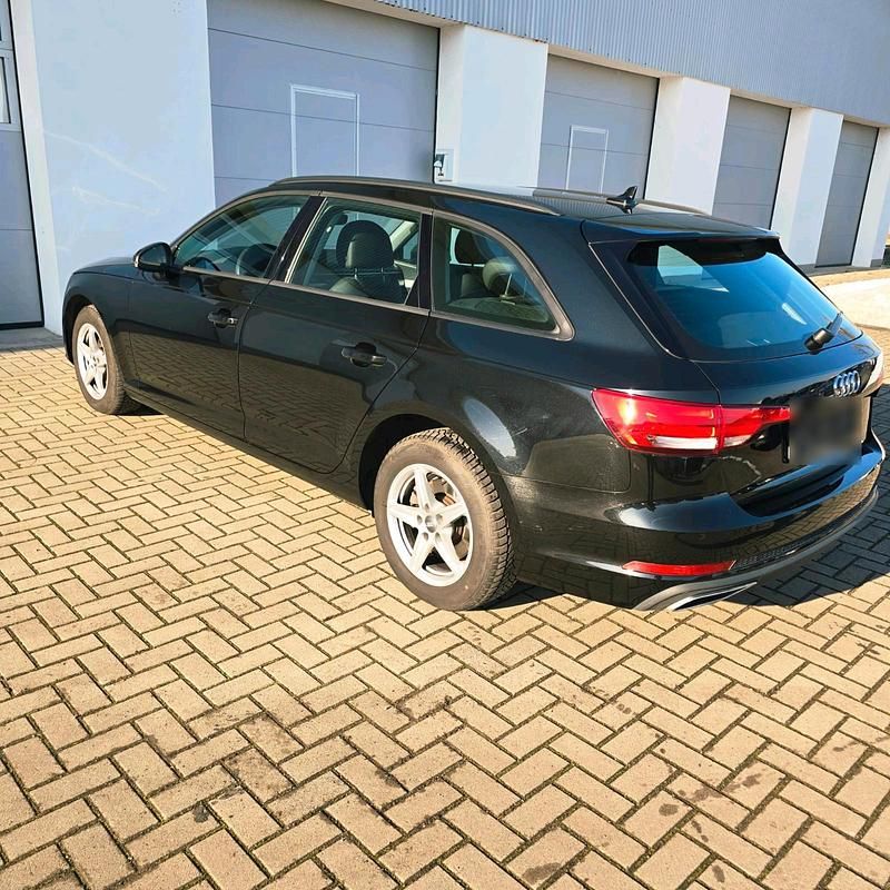 Gebraucht Audi A4 150 PS (110 kW) 2019 Schwarz Kombi