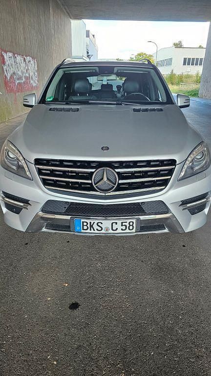 Silber Gebraucht 2012 Mercedes ML350 SUV | 17.999 € (Fairer Preis) - Bild 1/4