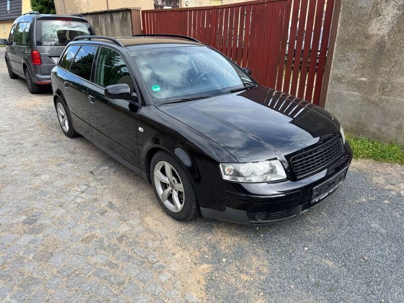 Schwarz Gebraucht 2002 Audi A4 Kombi | 1.590 € (Fairer Preis) - Bild 1/4