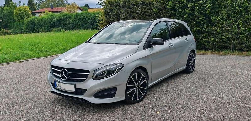 Silber Gebraucht 2018 Mercedes B220 Edition Van / Kleinbus | 14.790 € (Fairer Preis) - Bild 1/4