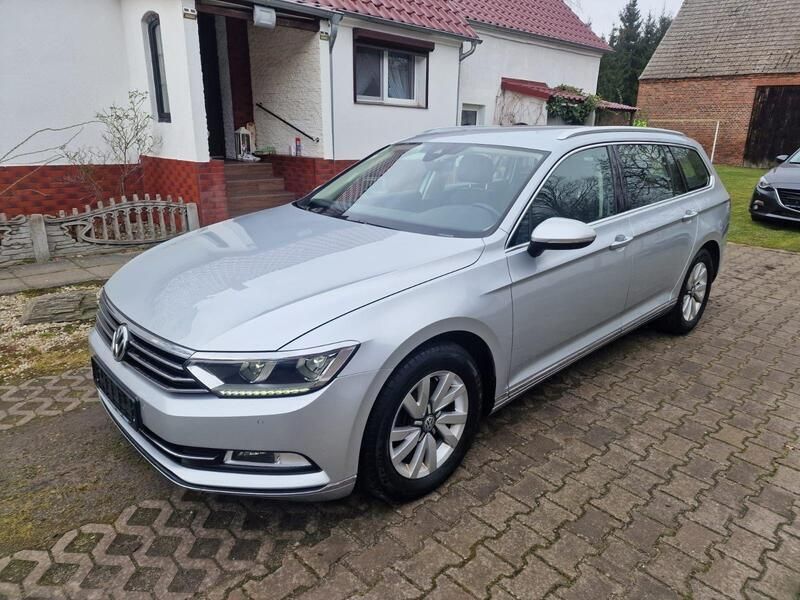 Silber Gebraucht 2017 VW Passat Highline Kombi | 10.990 € (Guter Preis) - Bild 1/4
