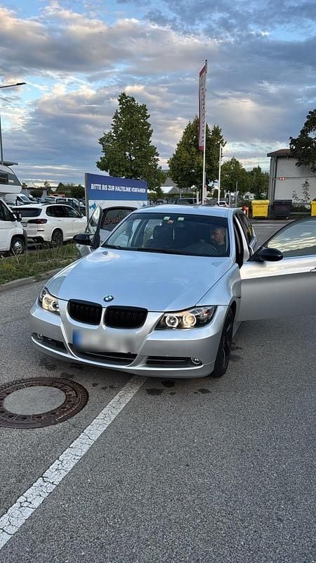 Silber Gebraucht 2005 BMW 330 Limousine | 2.999 € (Superpreis) - Bild 1/4