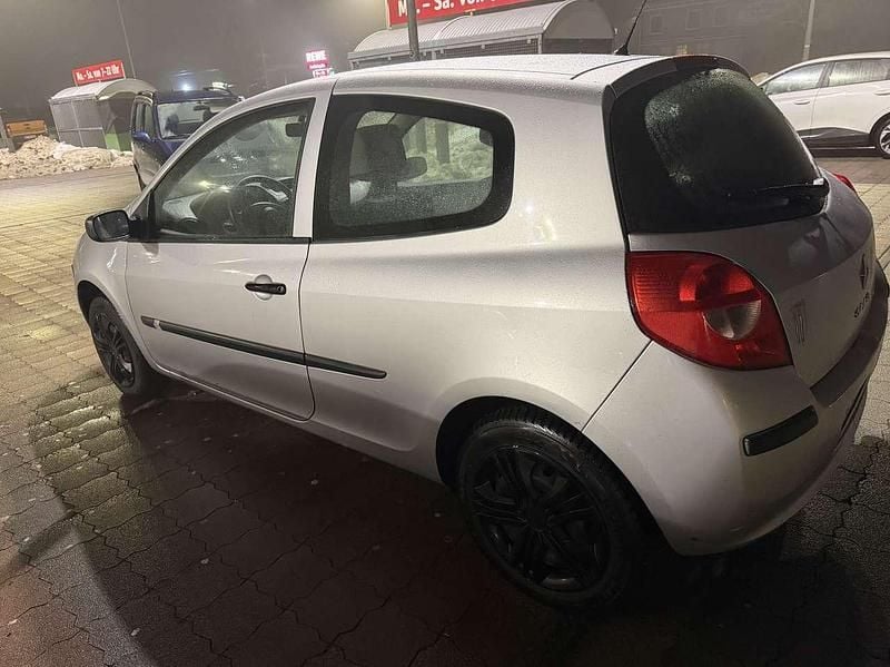 Gebraucht Renault Clio II Expression 75 PS (55 kW) 2006 Limousine