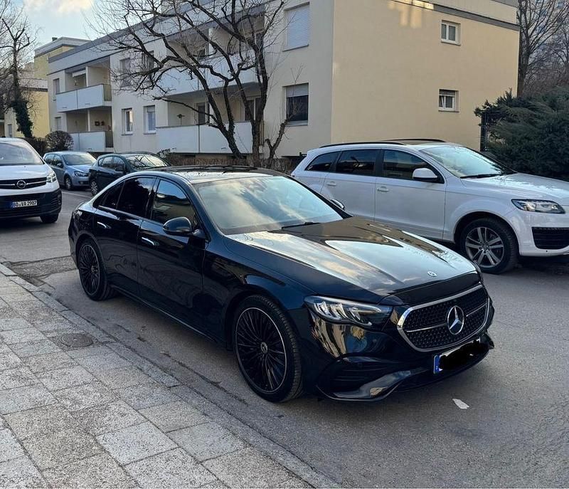 Schwarz Gebraucht 2024 Mercedes E200 AMG line Limousine | 50.900 € (Guter Preis) - Bild 1/4