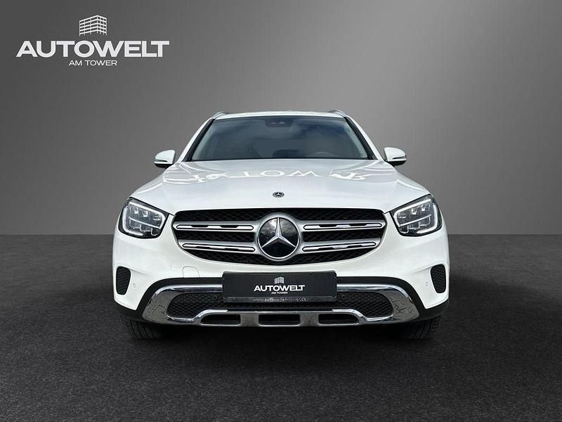 Gebraucht Mercedes GLC300e 320 PS (235 kW) 2021 Weiß SUV