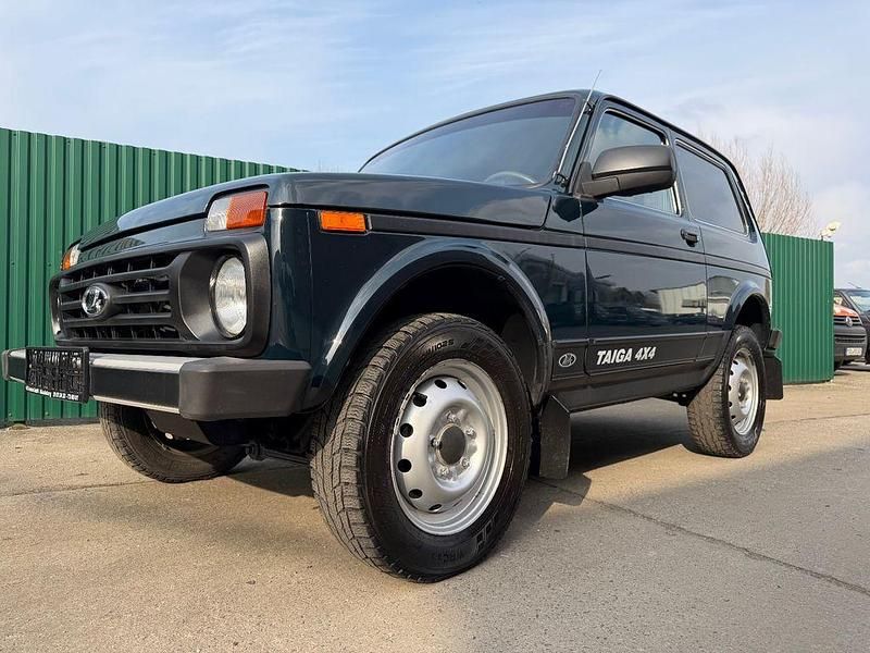 Gebraucht Lada niva 83 PS (61 kW) 2020 Grün SUV