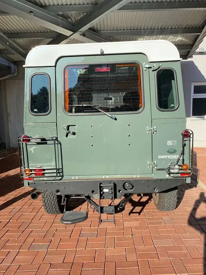Gebraucht Land Rover Defender 122 PS (89 kW) 2011 Grün Kombi