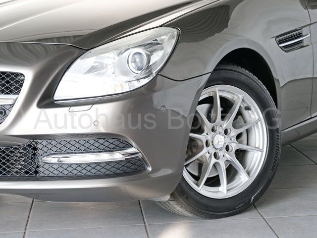 Gebraucht Mercedes SLK200 184 PS (135 kW) 2011 Grau Cabrio