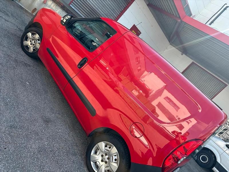 Gebraucht Opel Combo 90 PS (66 kW) 2013 Rot Van / Kleinbus