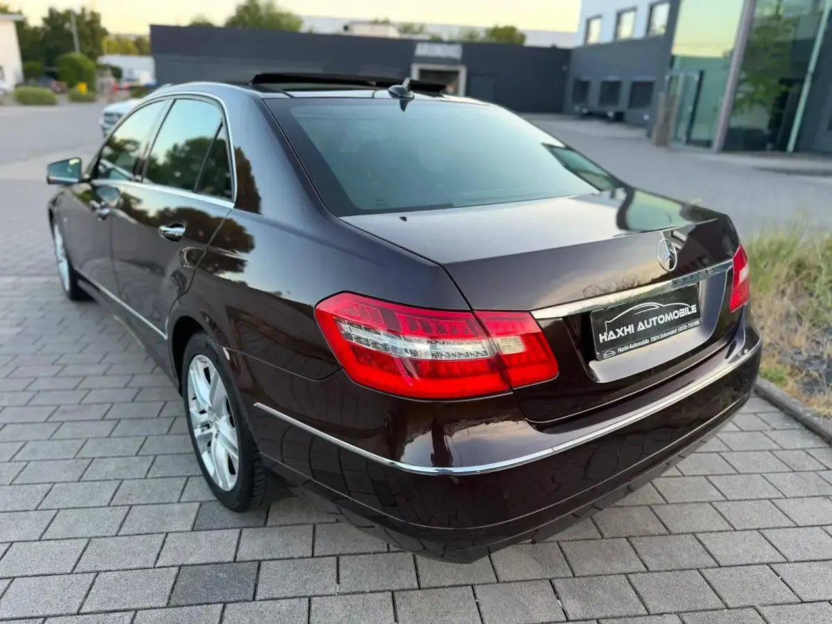 Gebraucht Mercedes E220 170 PS (125 kW) 2010 Braun Limousine