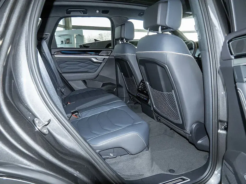Neu VW Touareg R-line 286 PS (210 kW) 2025 Grau SUV